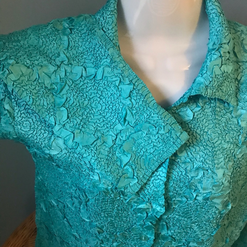 “She’s All That” Aqua Unique Crinkle Blouse/Jacket, Medium.
